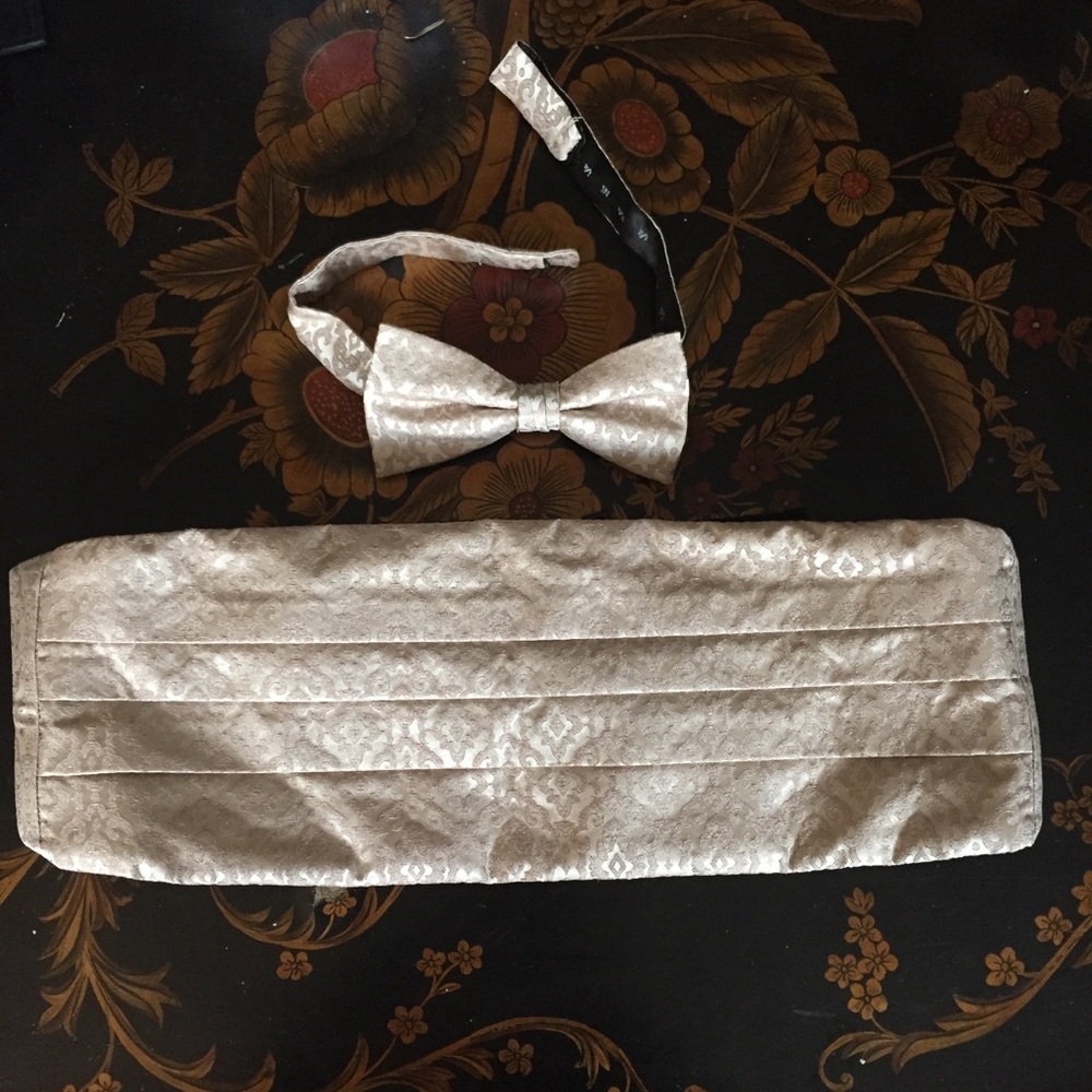 Jos A Bank Cummerbund Set - Champaign Color